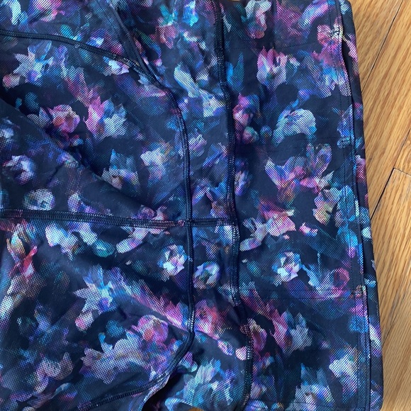 Lululemon size 4 running tights - Picture 3 of 4